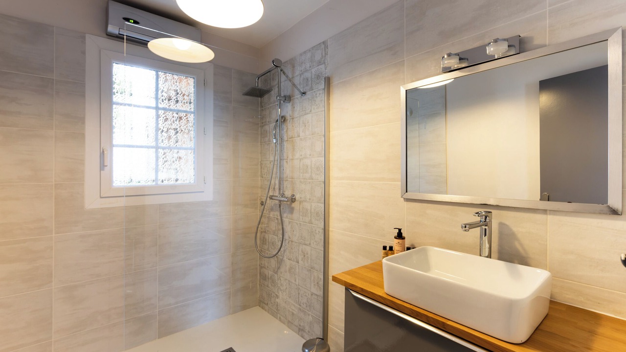 Photo of Bathroom in Boujan-sur-Libron