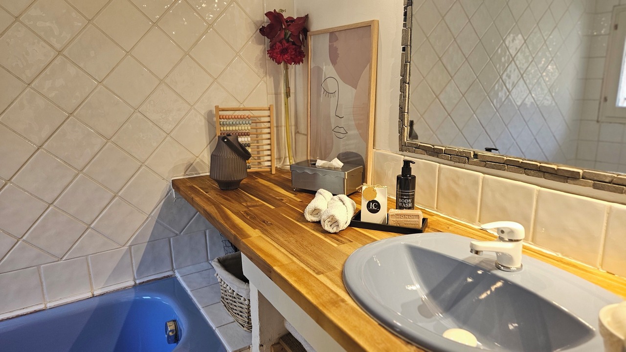 Photo of Bathroom in Roquefort-la-Bedoule