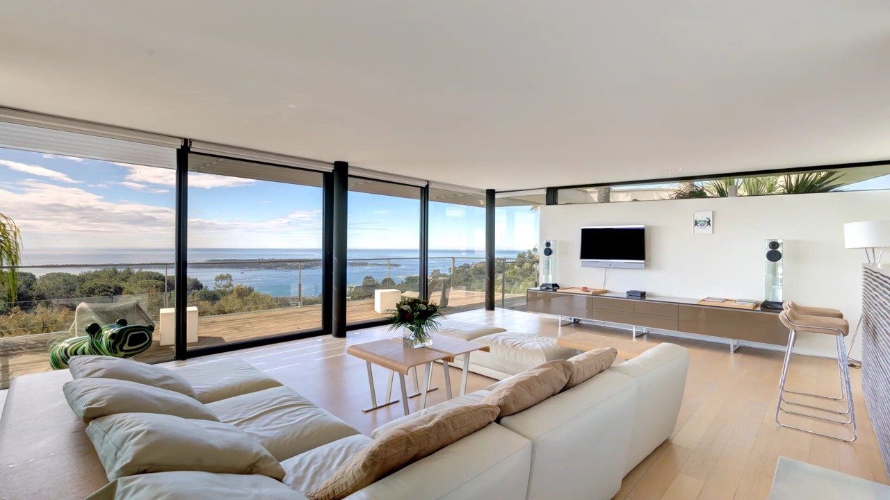 Photo of Livingroom in California - Pezou