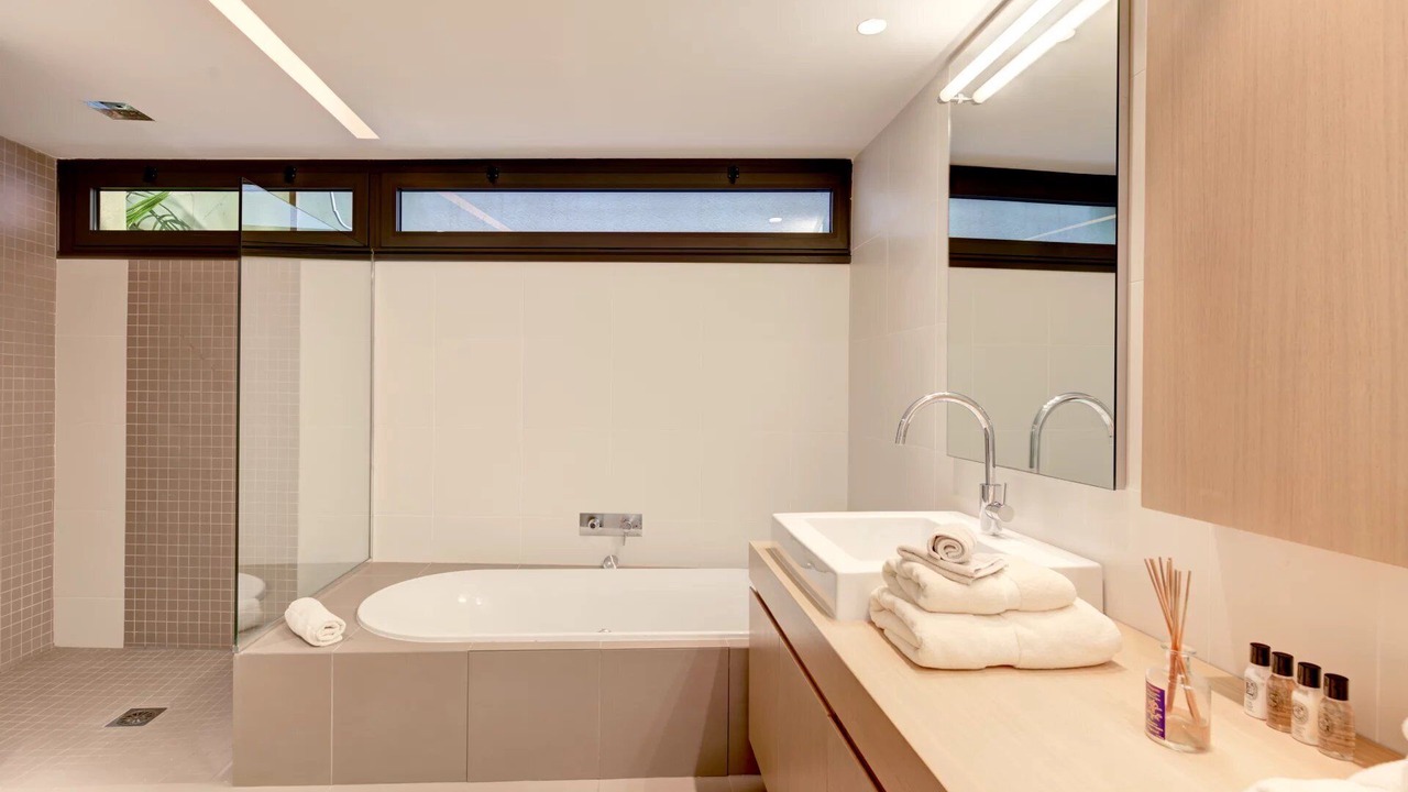 Photo of Bathroom in California - Pezou