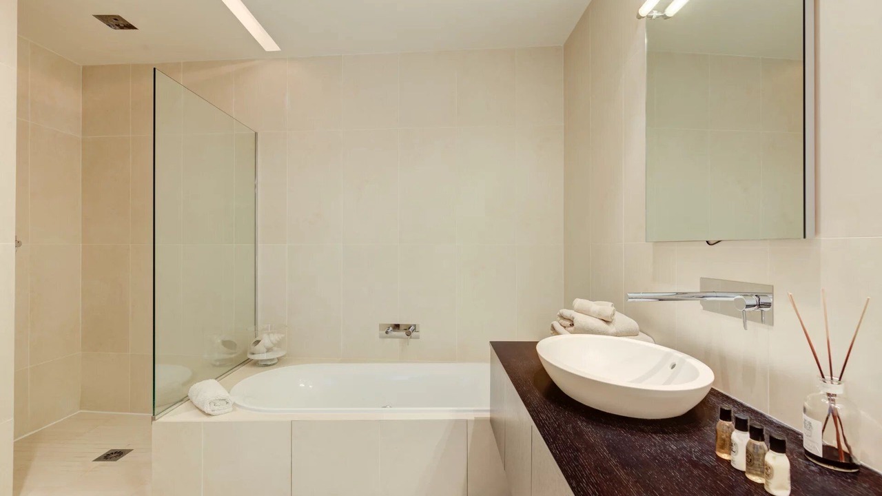 Photo of Bathroom in California - Pezou