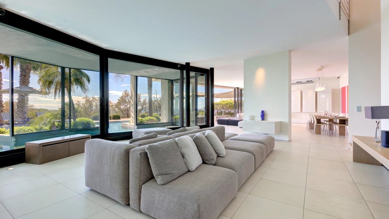 Photo of Livingroom in California - Pezou