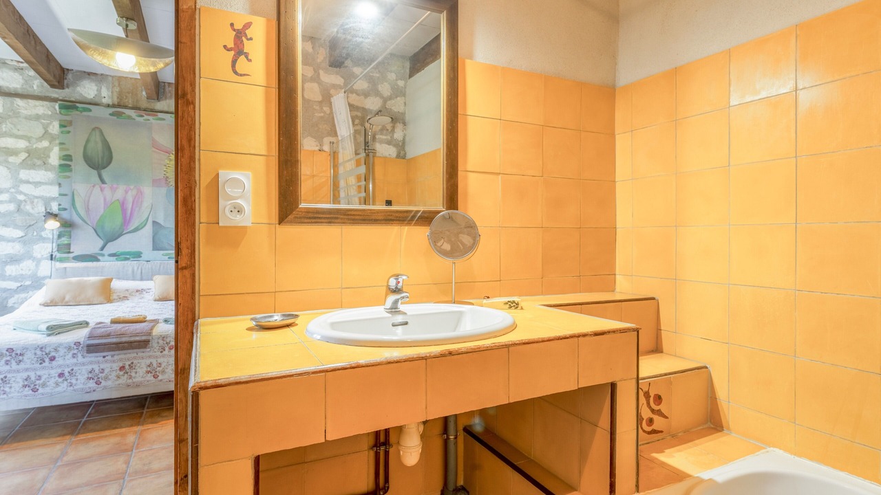 Photo of Bathroom in Les Baux-de-Provence