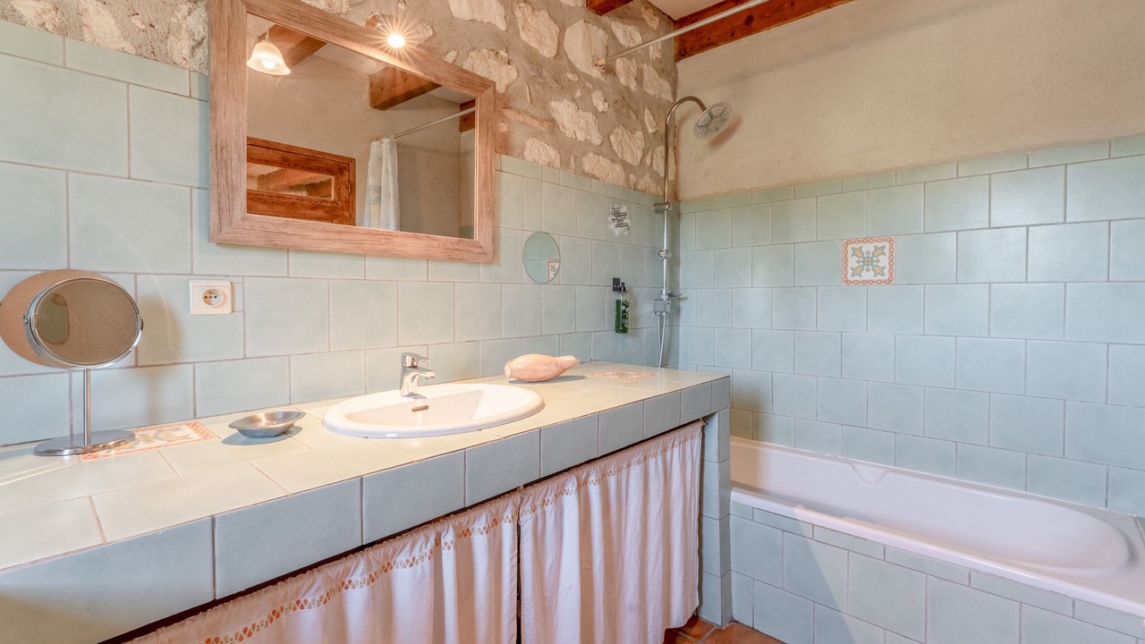 Photo of Bathroom in Les Baux-de-Provence