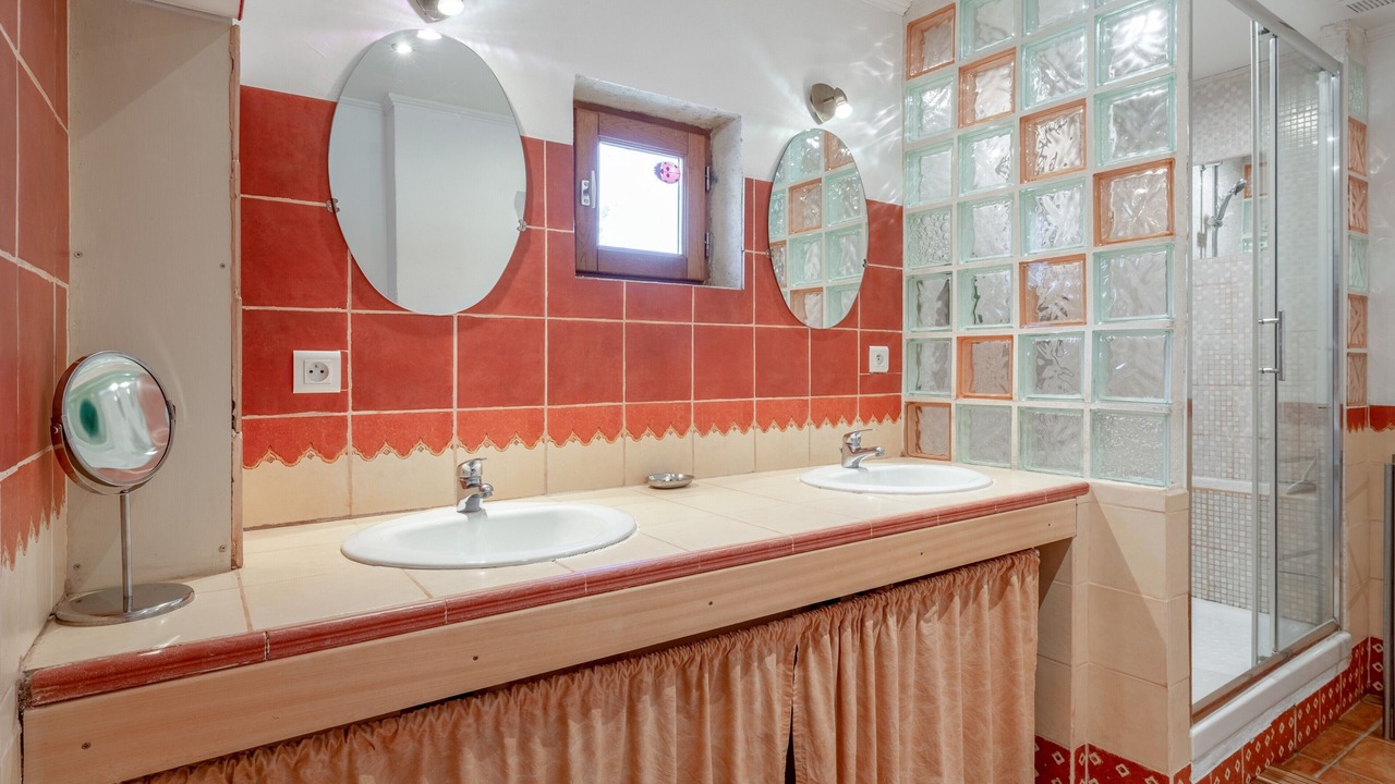 Photo of Bathroom in Les Baux-de-Provence