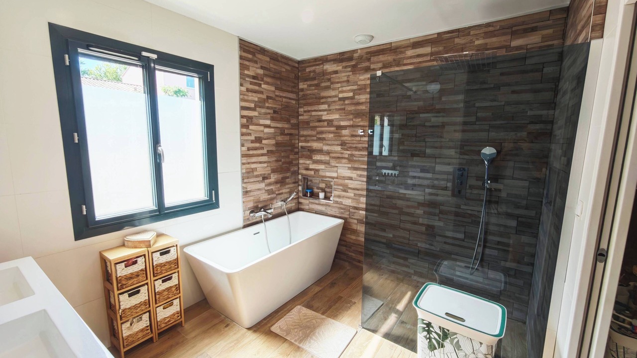 Photo of Bathroom in Roquemaure