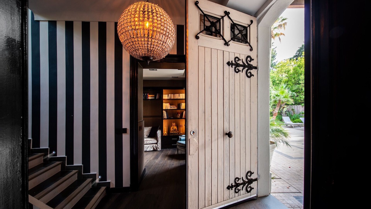 Photo of Outdoor in California - Pezou
