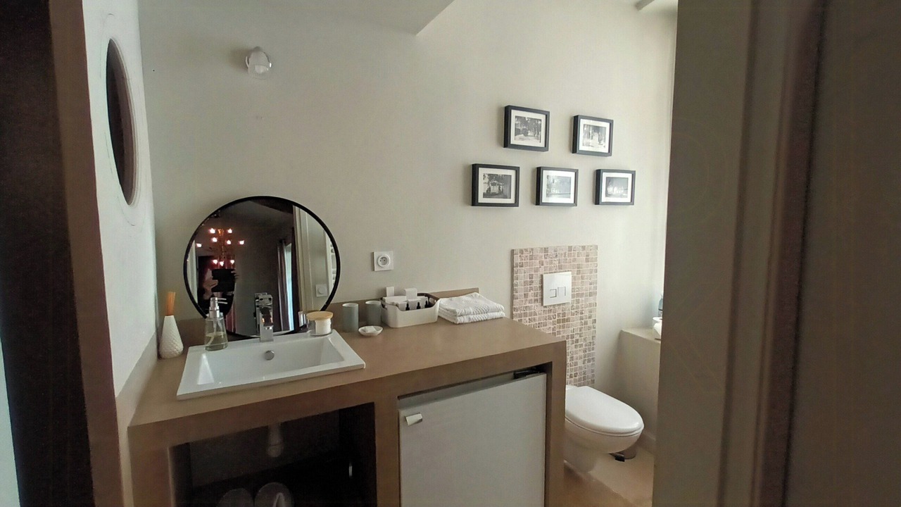 Photo of Bathroom in Avignon City Centre