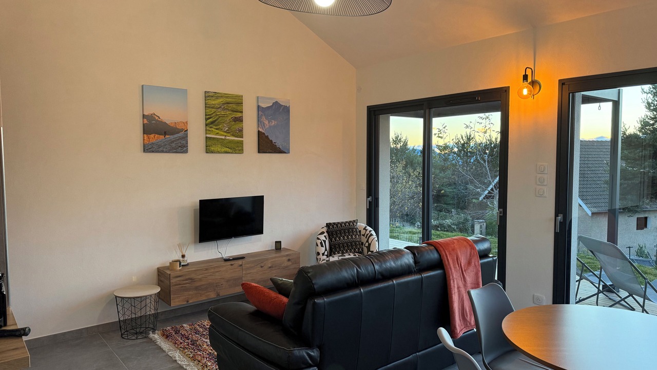 Photo of Livingroom in Jarjayes