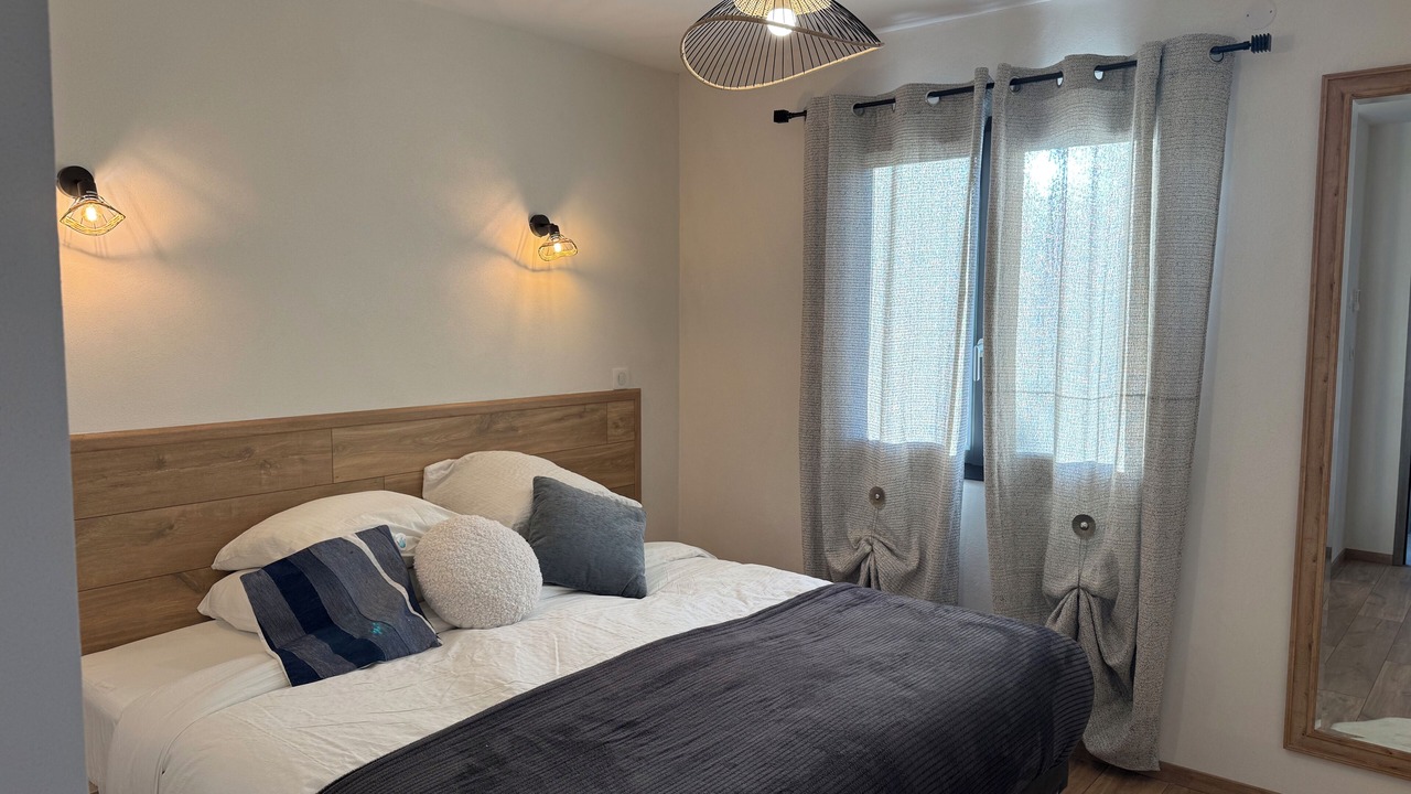 Photo of Bedroom in Jarjayes