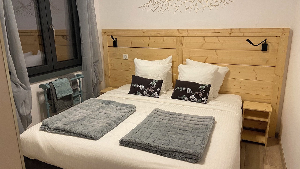 Photo of Bedroom in Jarjayes