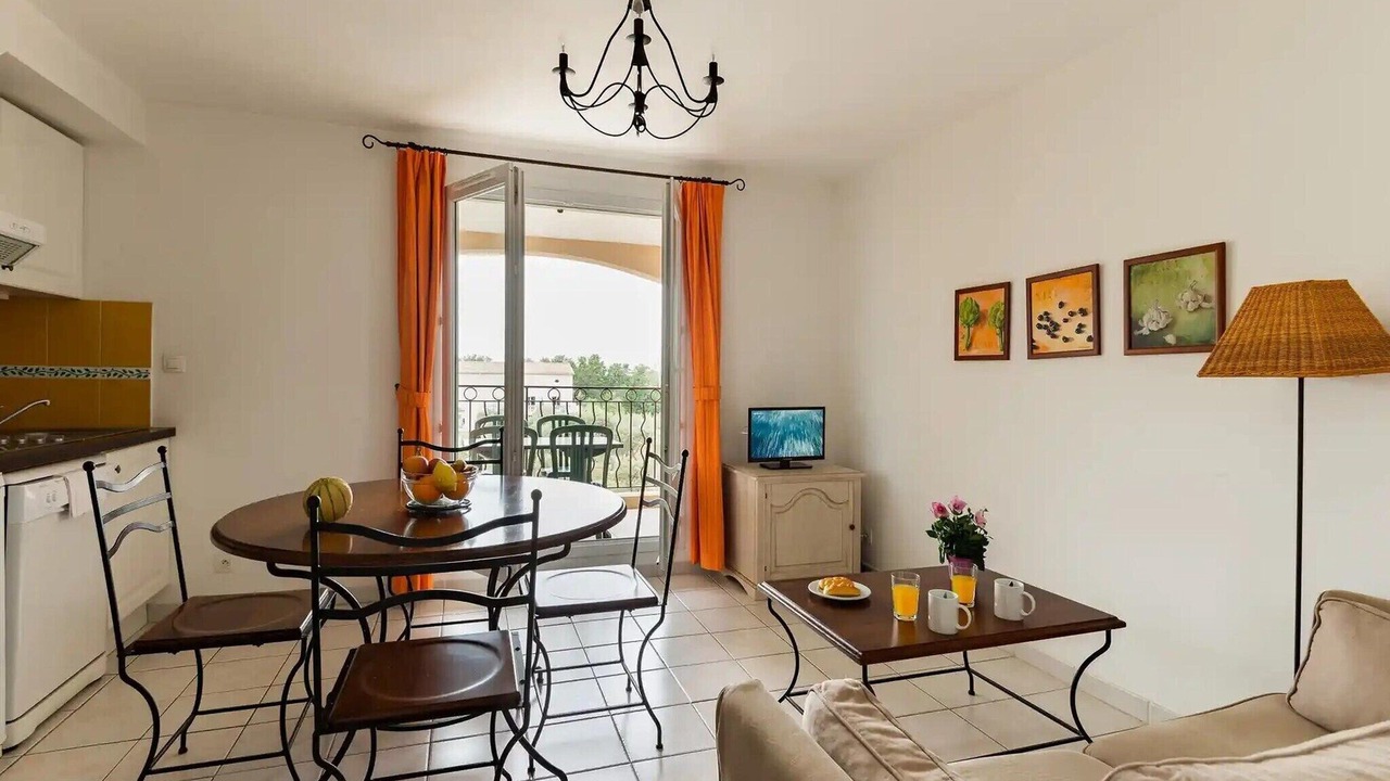 Photo of Livingroom in Paradou