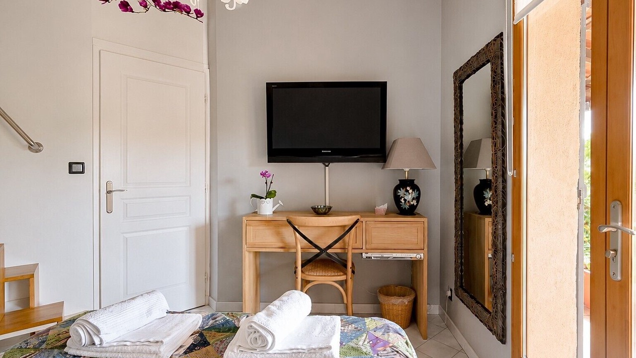 Photo of Bedroom in Carnoux-en-Provence