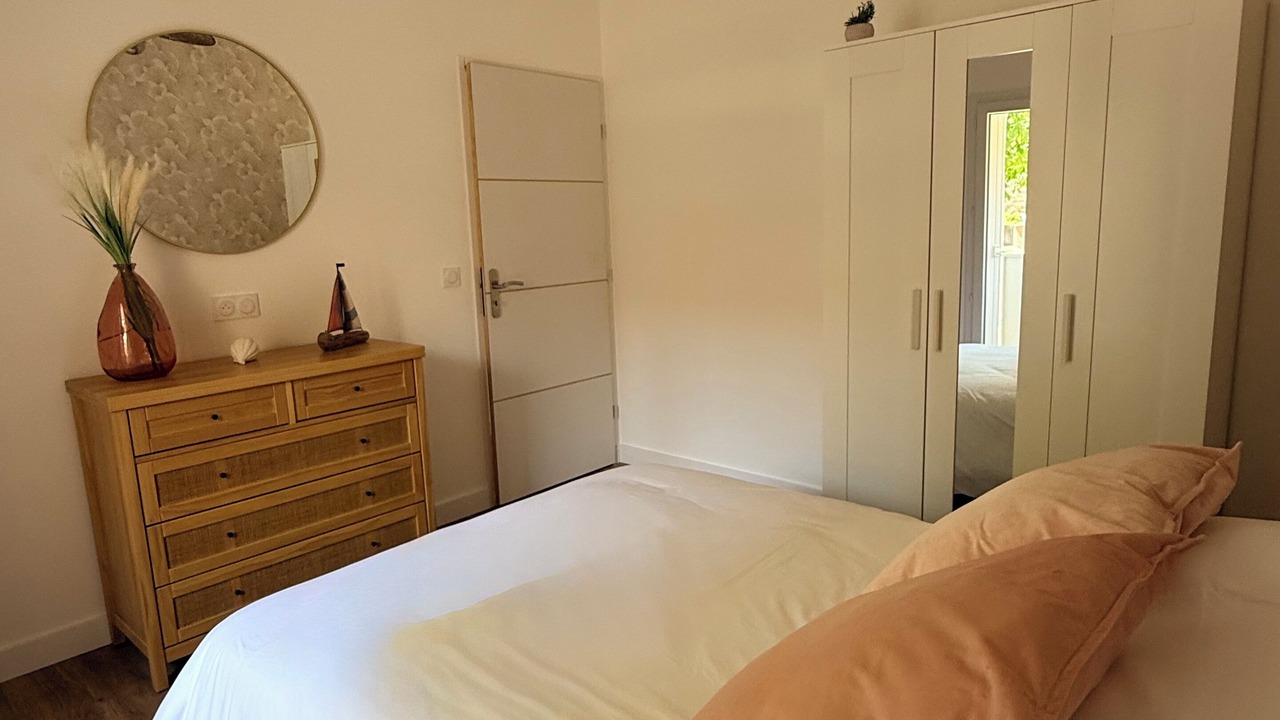 Photo of Bedroom in Lunel-Viel
