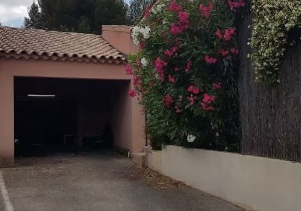 Photo of Outdoor in Lambesc