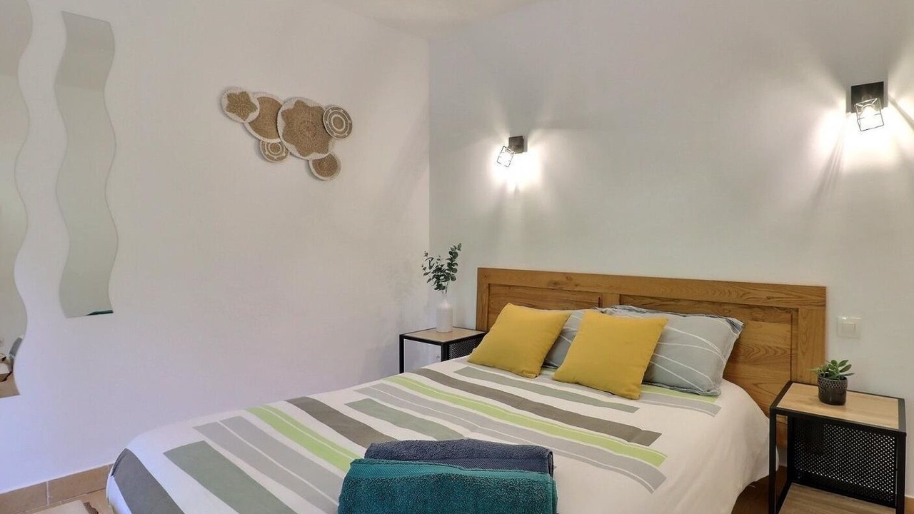 Photo of Bedroom in Simiane-Collongue