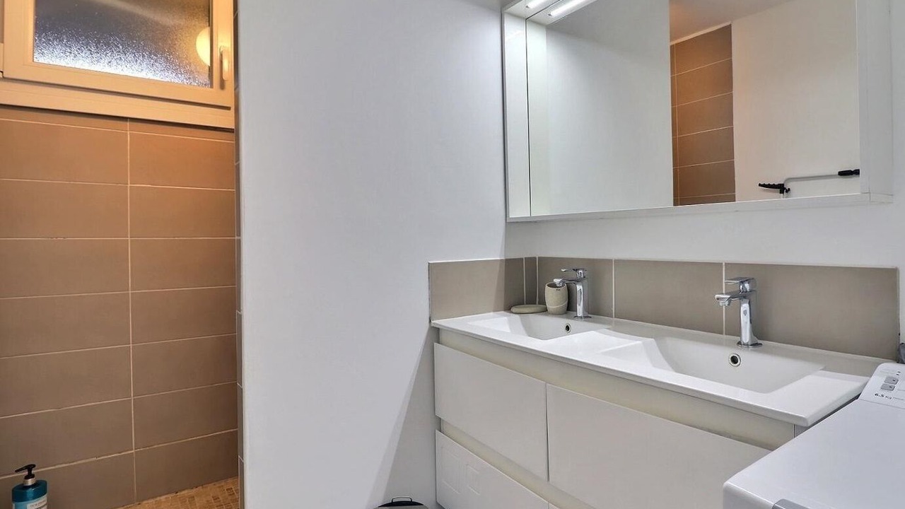 Photo of Bathroom in Simiane-Collongue