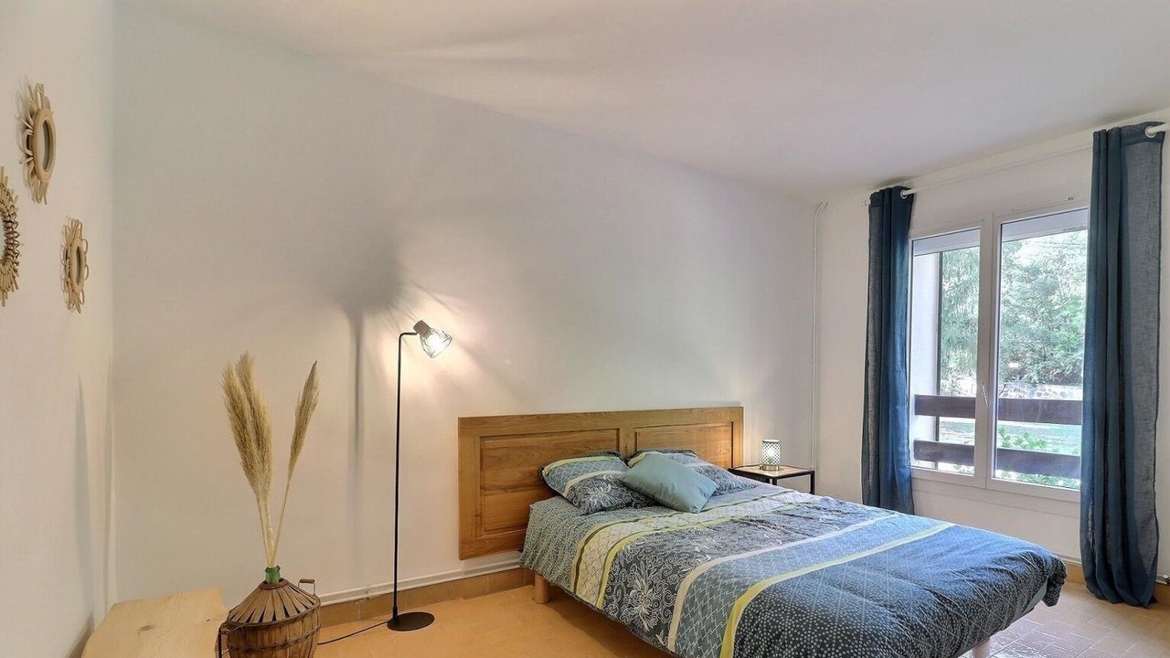 Photo of Bedroom in Simiane-Collongue