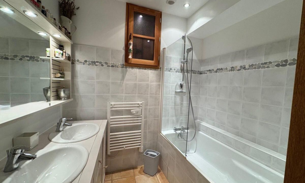 Photo of Bathroom in Vars