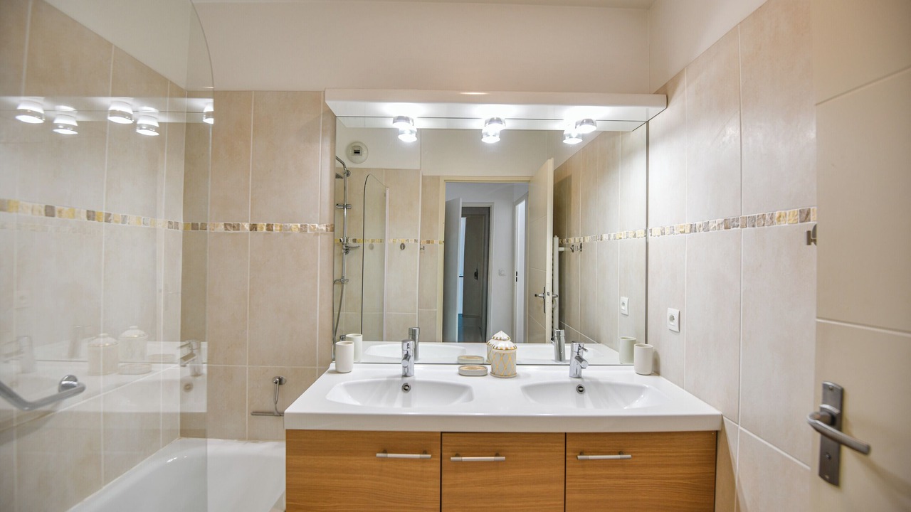 Photo of Bathroom in Prado-Perier