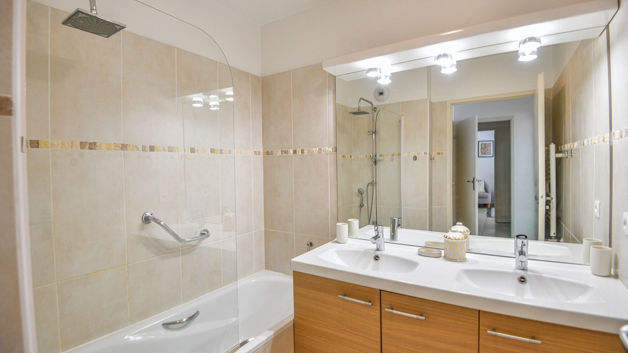 Photo of Bathroom in Prado-Perier
