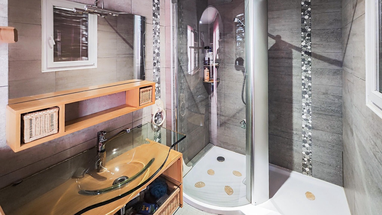 Photo of Bathroom in Olonzac