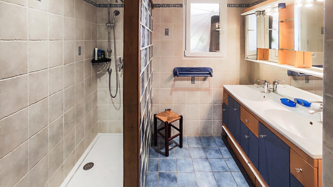 Photo of Bathroom in Olonzac