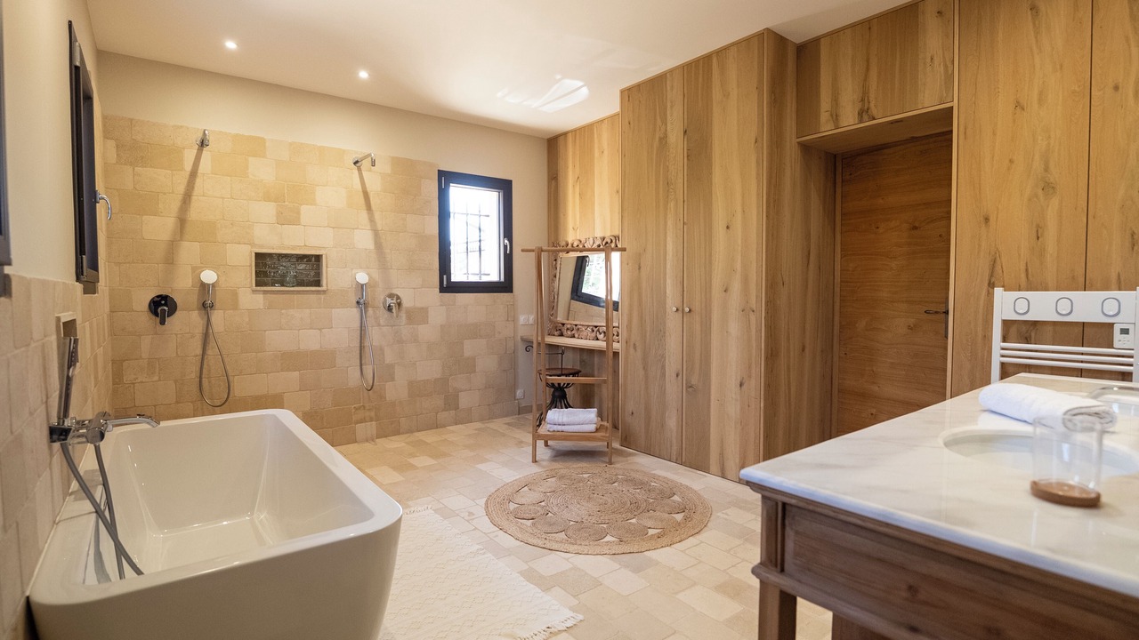 Photo of Bathroom in Maussane
