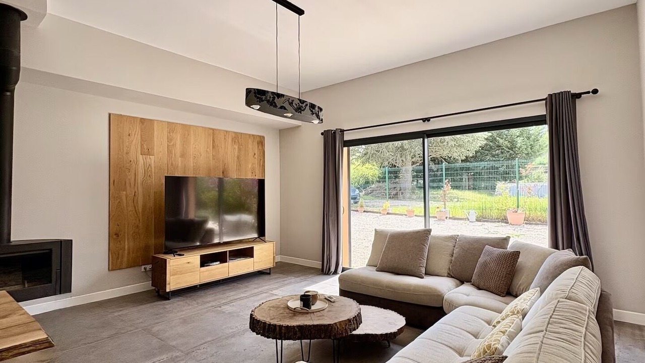 Photo of Livingroom in Apt
