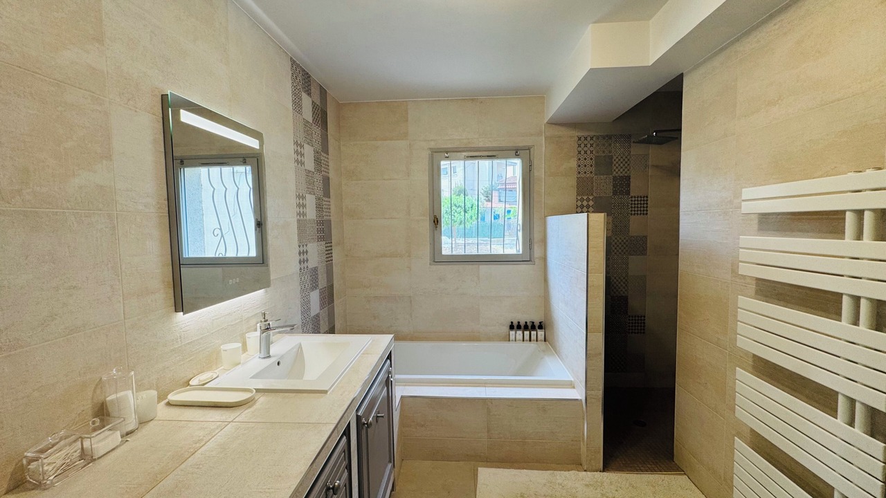 Photo of Bathroom in Carnot