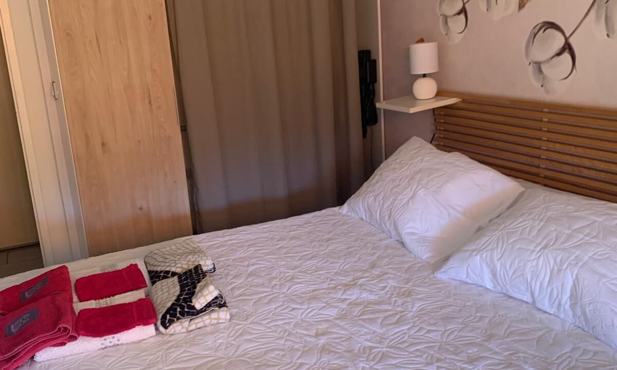 Photo of Bedroom in Mandelieu-La-Napoule