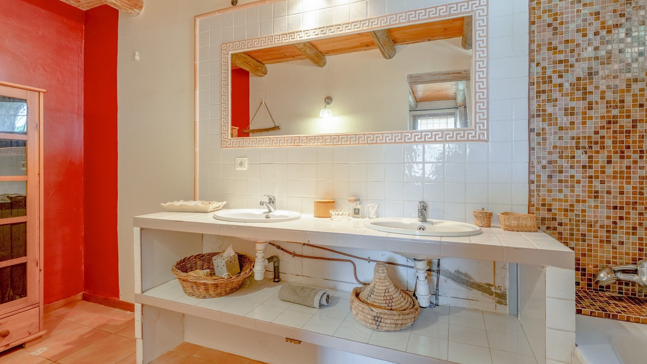 Photo of Bathroom in Saint-Etienne-du-Gres