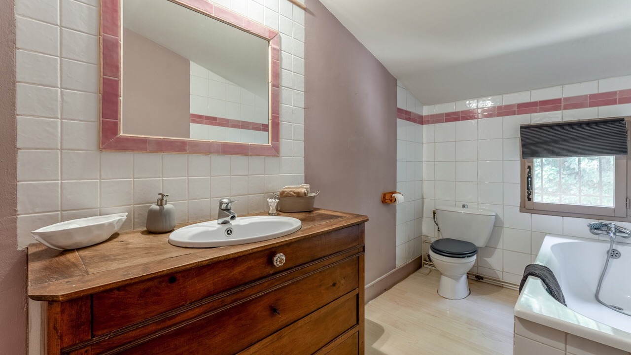 Photo of Bathroom in Saint-Etienne-du-Gres