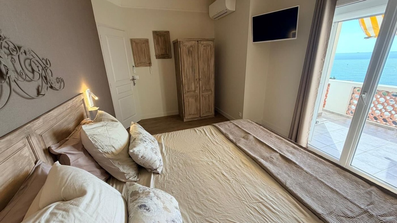 Photo of Bedroom in Saint-Aygulf