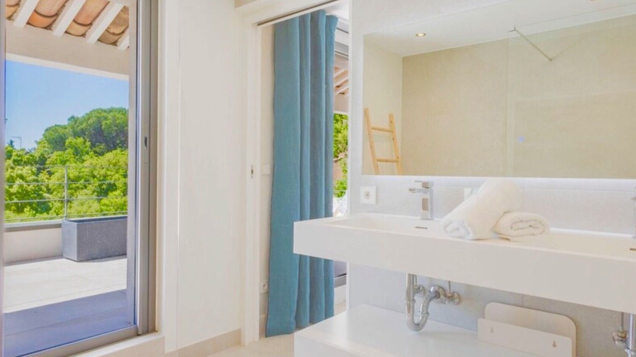 Photo of Bathroom in Guerrevieille