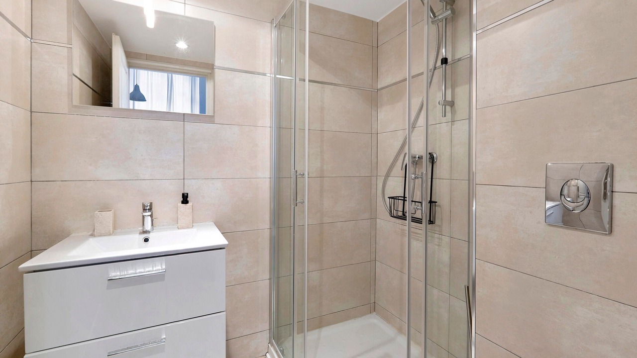 Photo of Bathroom in California - Pezou