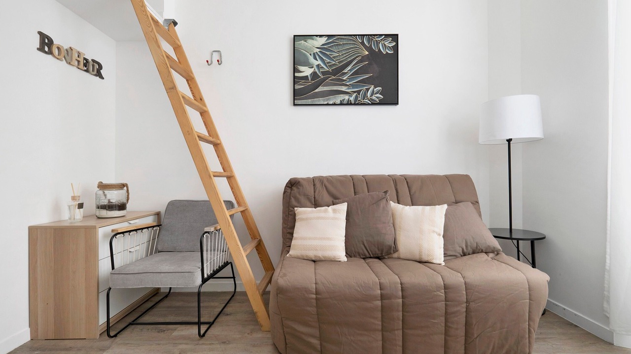 Photo of Livingroom in California - Pezou
