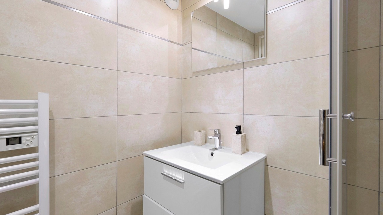 Photo of Bathroom in California - Pezou