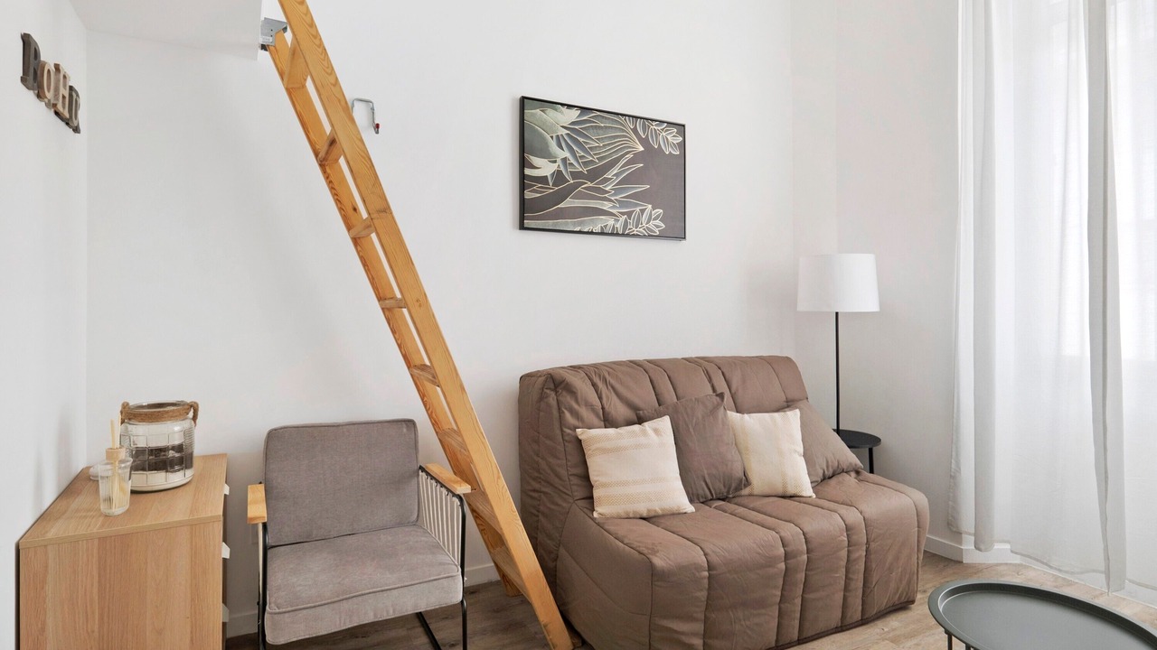 Photo of Livingroom in California - Pezou