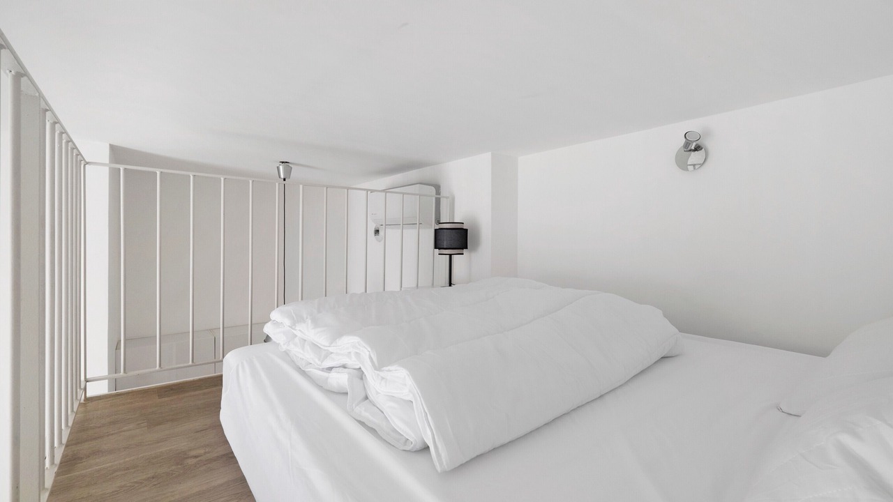 Photo of Bedroom in California - Pezou