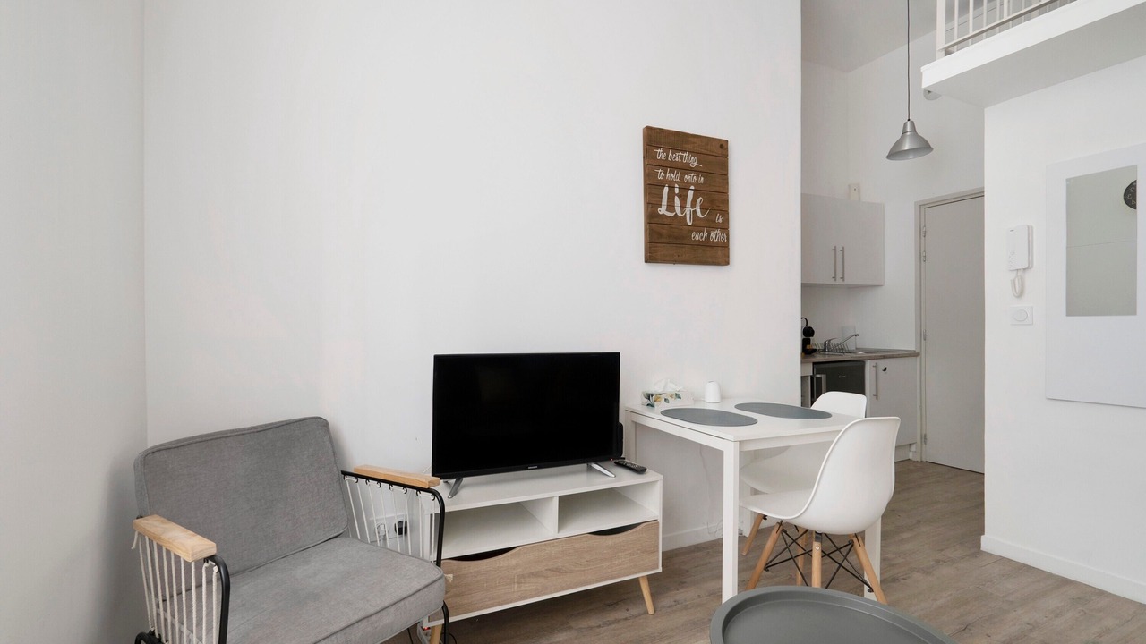 Photo of Livingroom in California - Pezou