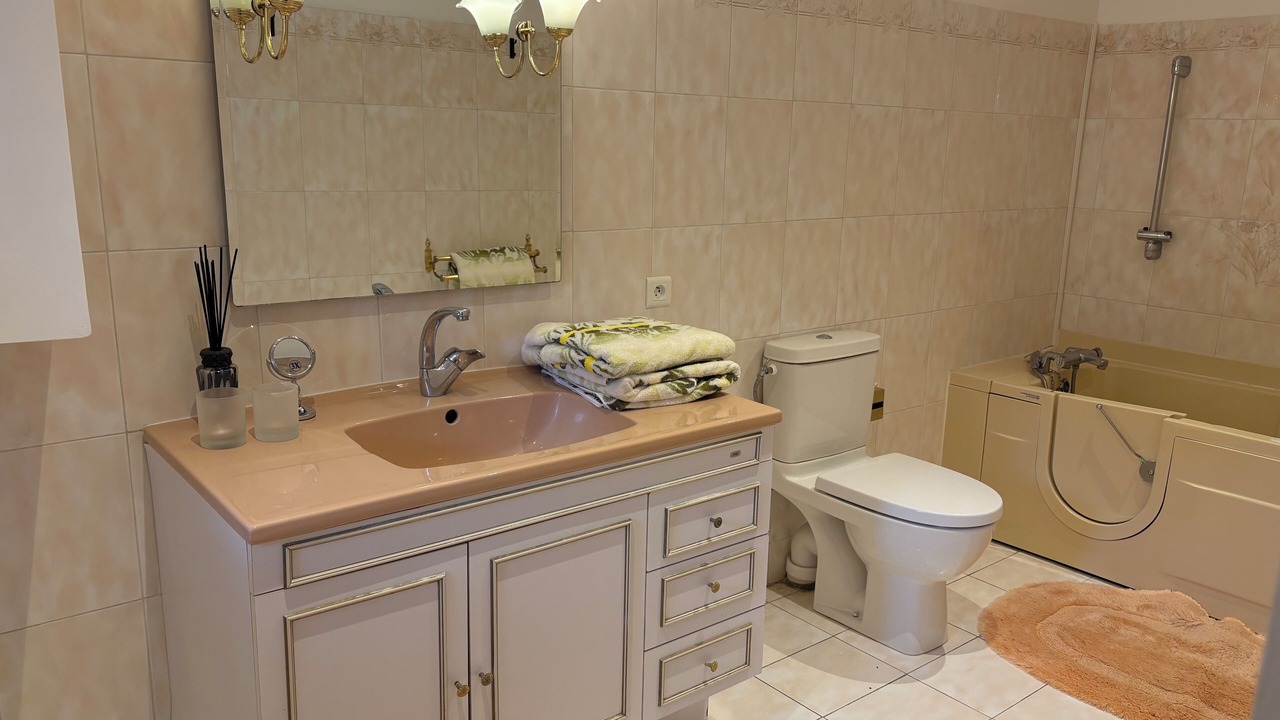 Photo of Bathroom in Saint-Chamas