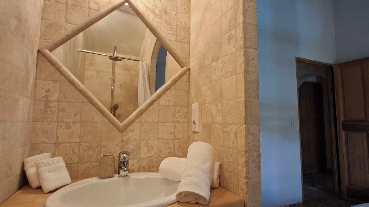 Photo of Bathroom in Arles