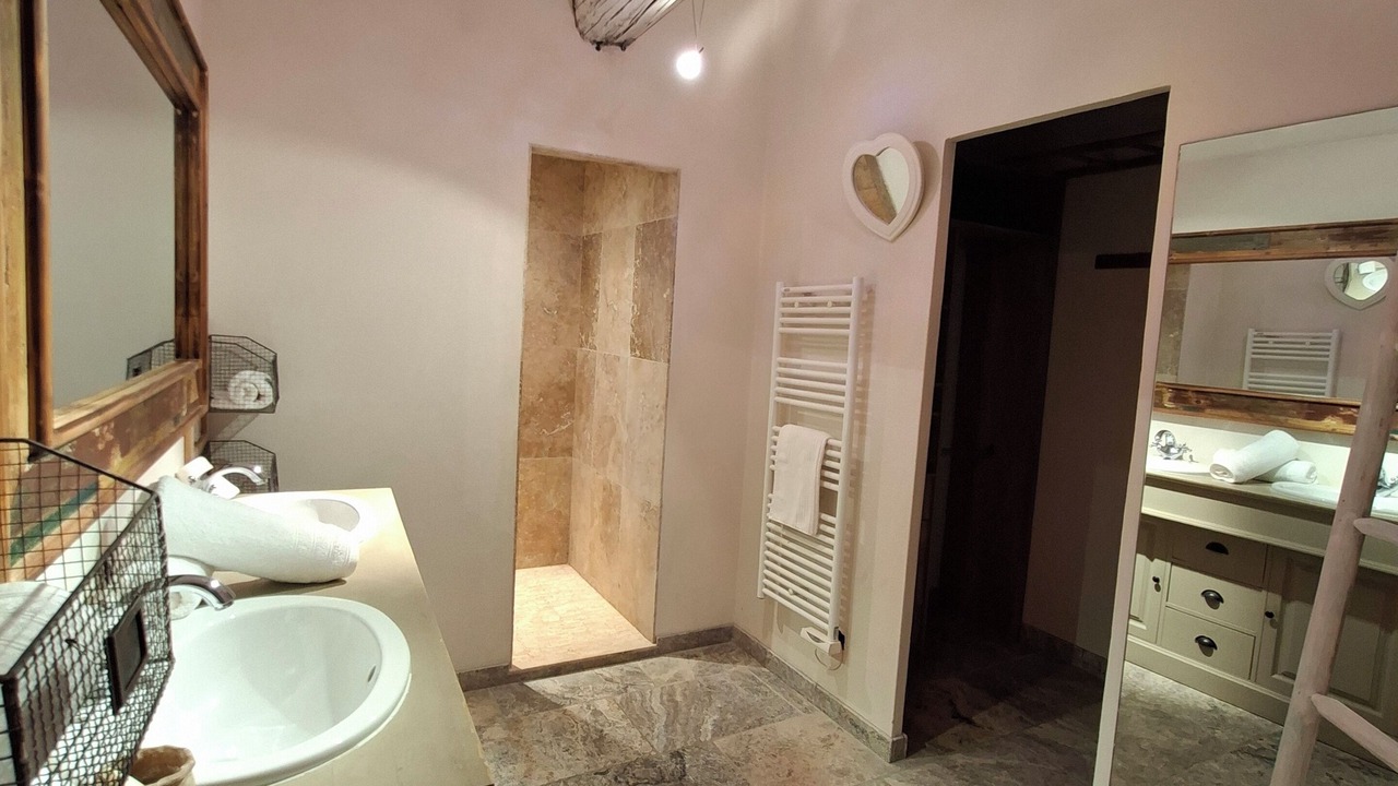 Photo of Bathroom in Arles