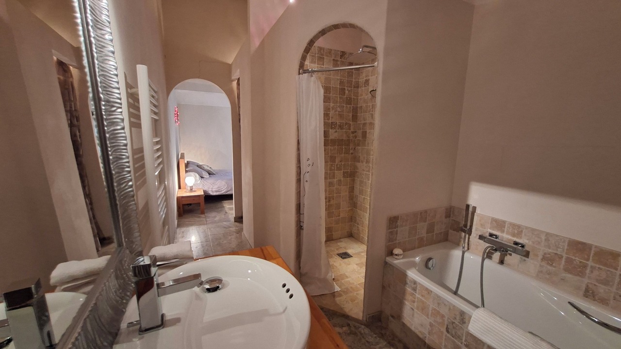 Photo of Bathroom in Arles