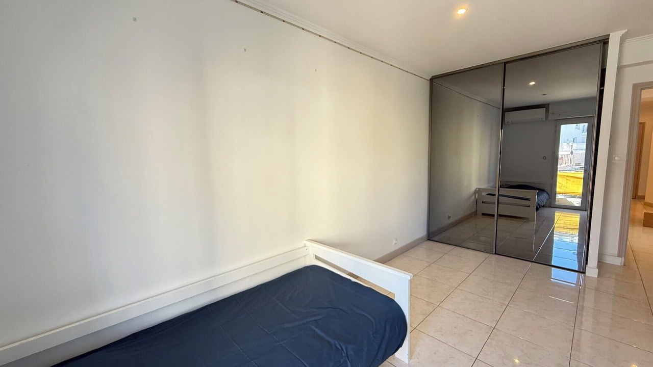 Photo of Bedroom in Prado - Republique