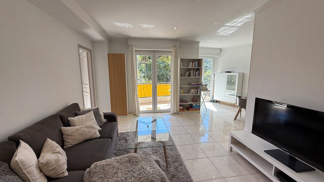 Photo of Livingroom in Prado - Republique