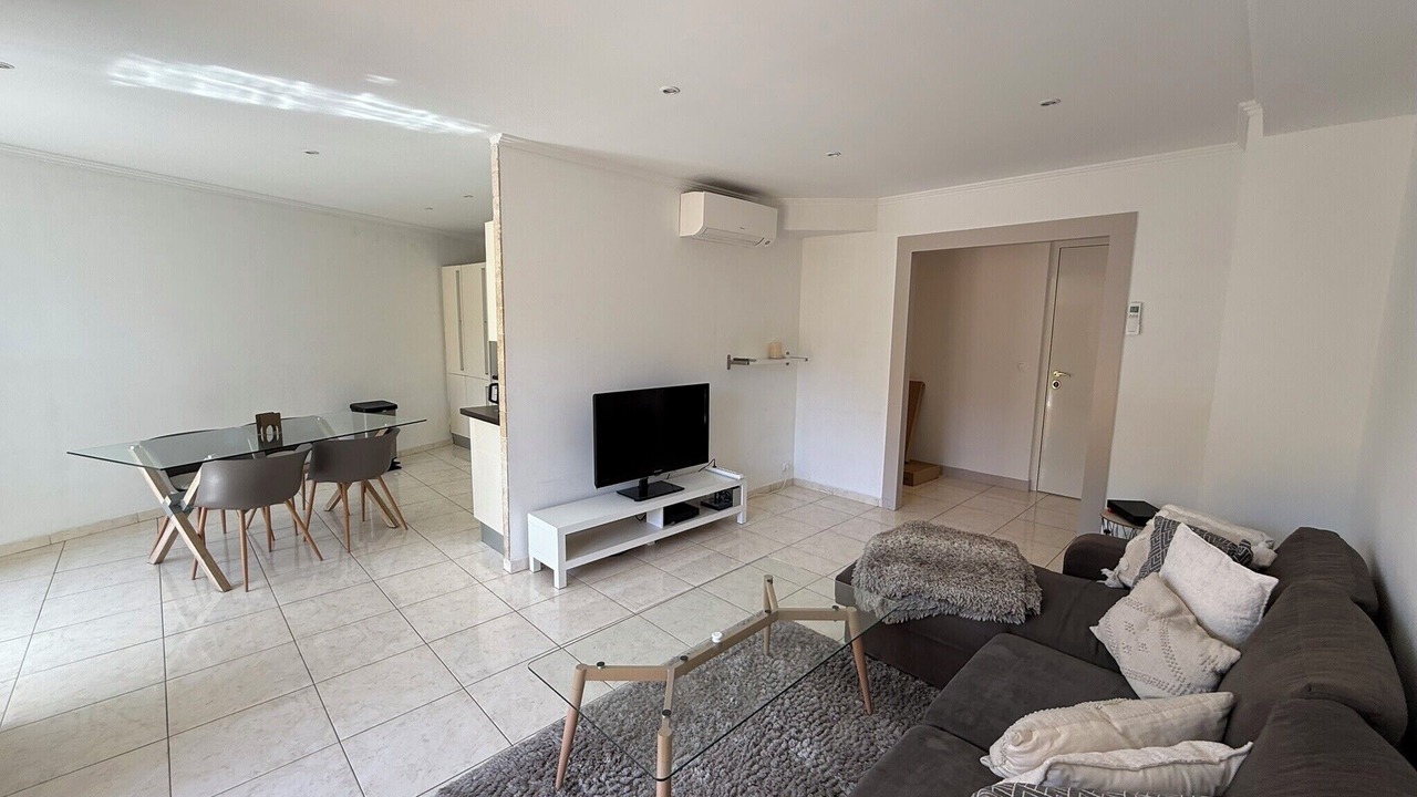 Photo of Livingroom in Prado - Republique