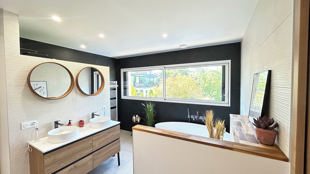 Photo of Bathroom in Saint-Clement-de-Riviere