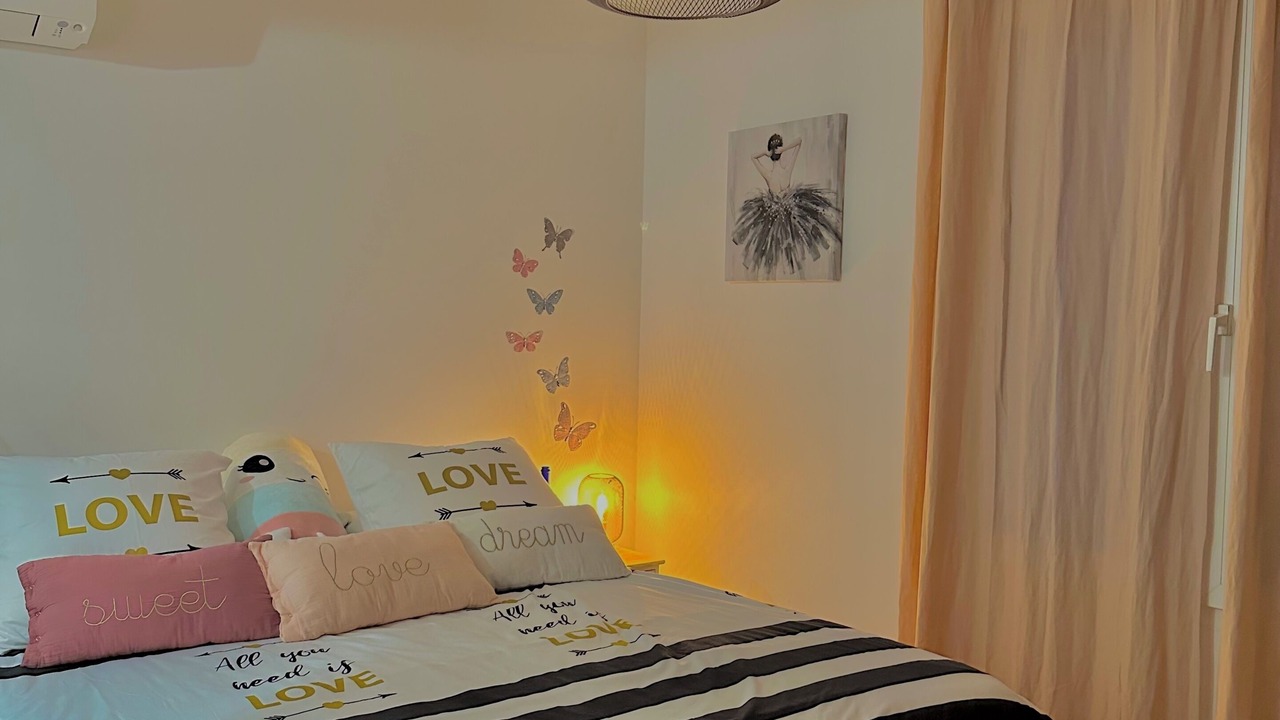 Photo of Bedroom in Eguilles